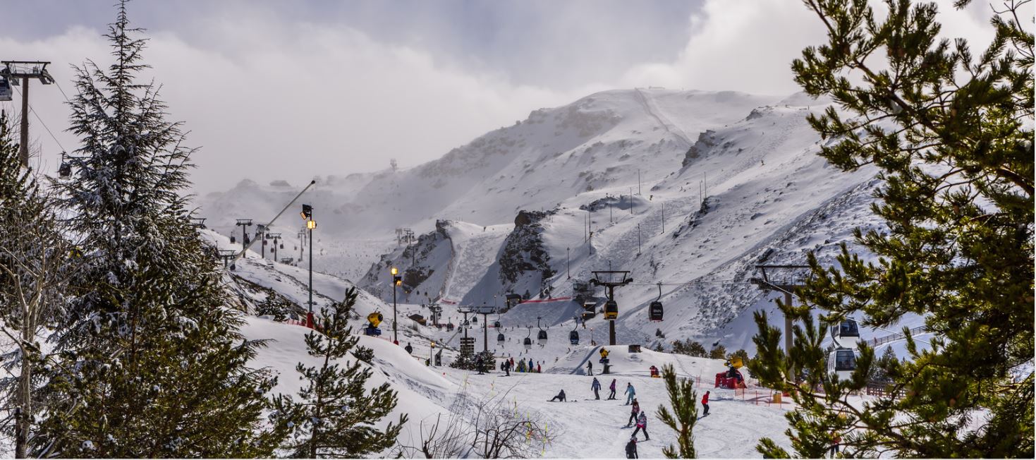 Más de 83.000 esquiadores en Sierra Nevada durante las navidades
